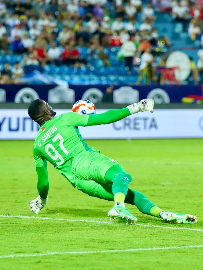 "Gã khổng lồ" trong khung thành nhà vô địch V-League- Ảnh 3.