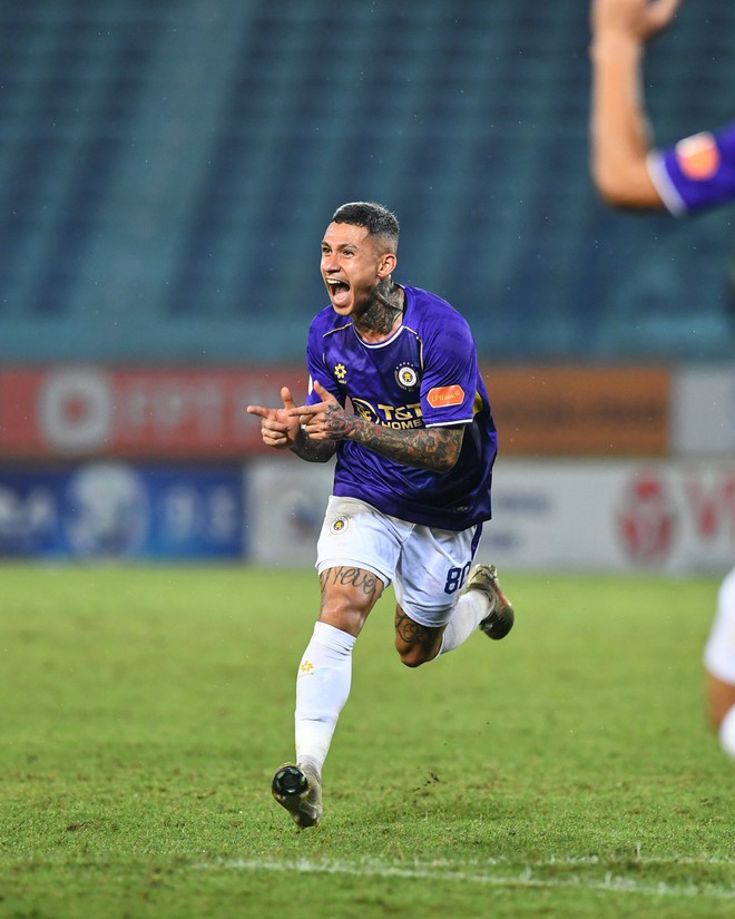 Ngoại binh "nổ súng", Hà Nội FC có trận thắng đầu tiên - Ảnh 2.