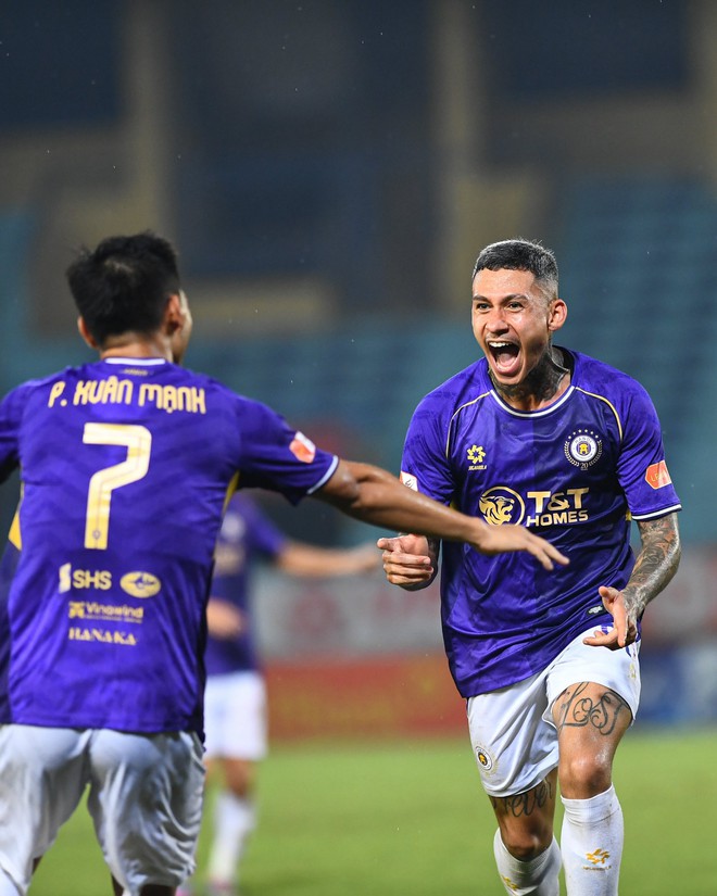 Ngoại binh "nổ súng", Hà Nội FC có trận thắng đầu tiên - Ảnh 3.
