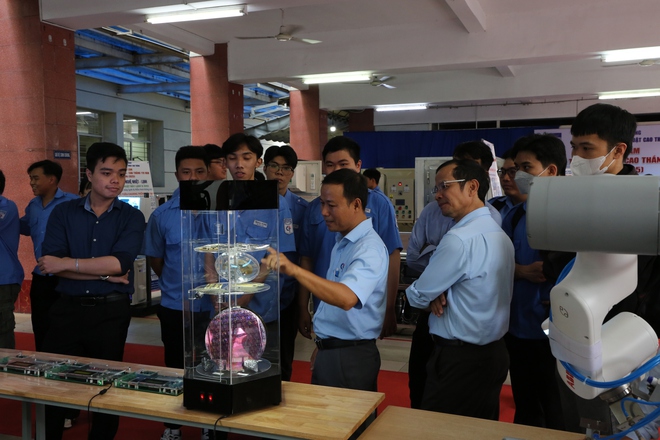 Trường nghề chuẩn bị từ A-Z cho lễ khai giảng đặc biệt- Ảnh 2. Trường nghề chuẩn bị từ A-Z cho lễ khai giảng đặc biệt- Ảnh 2.