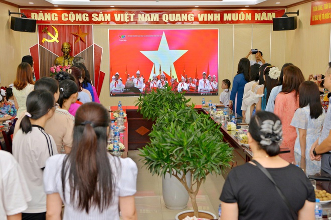 Ngôi trường có "em bé hát Quốc ca" tưng bừng khai giảng - Ảnh 4.