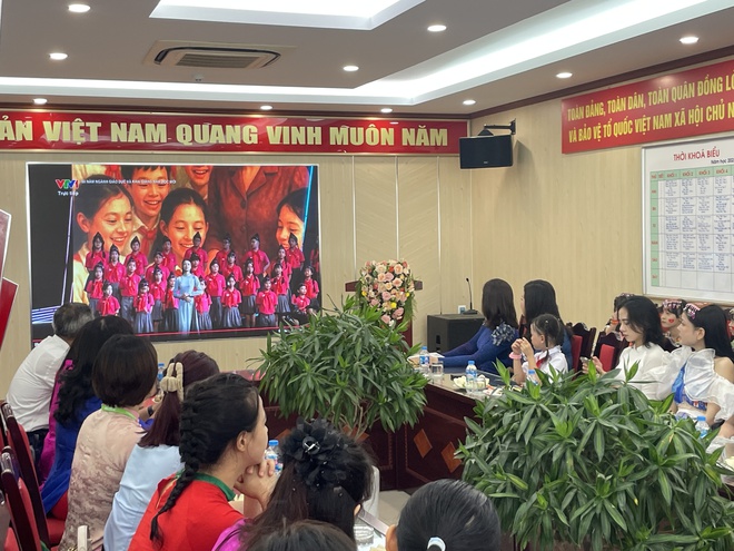 Ngôi trường có "em bé hát Quốc ca" tưng bừng khai giảng - Ảnh 6.