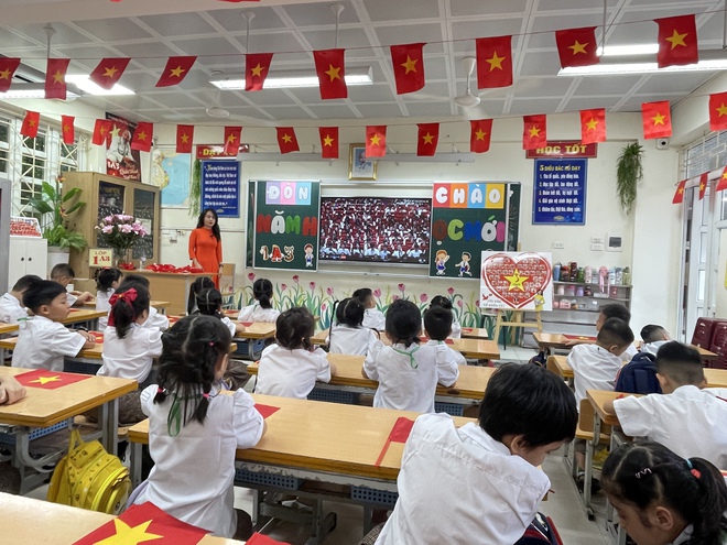Ngôi trường có "em bé hát Quốc ca" tưng bừng khai giảng - Ảnh 11.