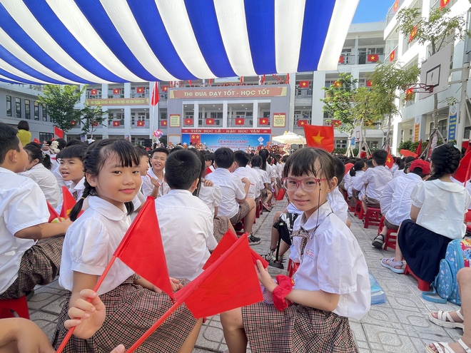 Ngôi trường có "em bé hát Quốc ca" tưng bừng khai giảng - Ảnh 7.