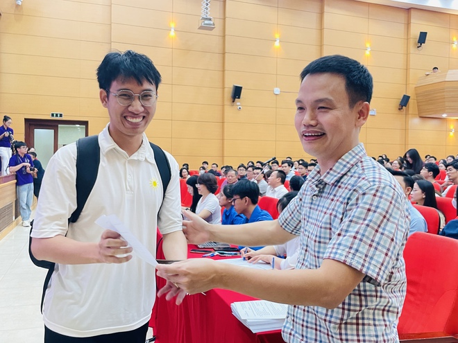 Ngô Thu Hà và Vũ Ngọc Duy: Thủ khoa nổi bật ngành bác sĩ nội trú Trường ĐH Y Hà Nội - Ảnh 5. Ngô Thu Hà và Vũ Ngọc Duy: Thủ khoa nổi bật ngành bác sĩ nội trú Trường ĐH Y Hà Nội - Ảnh 5.