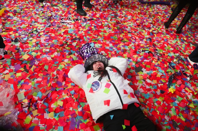 Mỹ ch&agrave;o năm mới 2026 với quả cầu đổi m&agrave;u, Trung Đ&ocirc;ng nhiều sắc th&aacute;i - Ảnh 4.