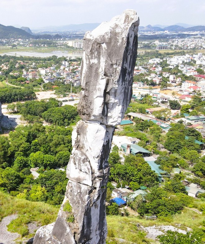 Diện mạo H&ograve;n Vọng Phu sau khi được chi 17 tỉ đồng chống đổ sập - Ảnh 4.