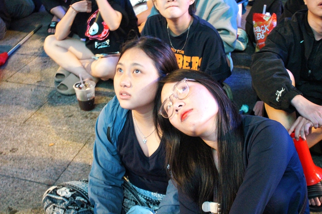 Lỡ hẹn chung kết, CĐV TP HCM gửi lời động vi&ecirc;n đến U23 Việt Nam  - Ảnh 4.