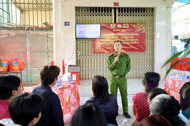 Chăm lo Tết Nguy&ecirc;n đ&aacute;n  B&iacute;nh Ngọ, tiếp sức c&ocirc;ng nh&acirc;n, lao động kh&oacute; khăn - Ảnh 5.