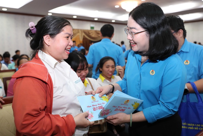 B&iacute; thư Trần Lưu Quang động vi&ecirc;n người lao động trước thềm Tết Nguy&ecirc;n đ&aacute;n - Ảnh 8.