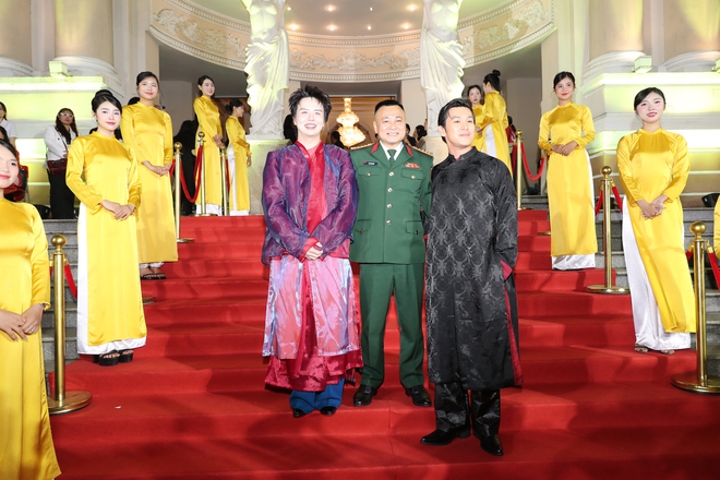 VIDEO: Sao Việt bật m&iacute; &yacute; nghĩa trang phục thảm đỏ Mai V&agrave;ng lần thứ 31 - Ảnh 8.