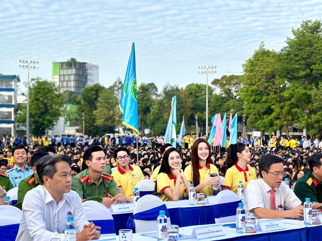 VIDEO: 500 l&aacute; cờ Tổ quốc "tiếp lửa" Xu&acirc;n t&igrave;nh nguyện 2026 - Ảnh 5.
