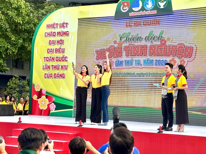 VIDEO: 500 l&aacute; cờ Tổ quốc "tiếp lửa" Xu&acirc;n t&igrave;nh nguyện 2026 - Ảnh 6.