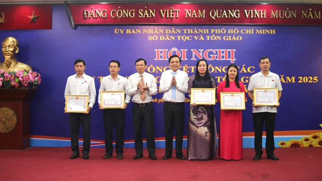 TPHCM: Tổng kết c&ocirc;ng t&aacute;c d&acirc;n tộc, t&iacute;n ngưỡng, t&ocirc;n gi&aacute;o năm 2025 - Ảnh 5.
