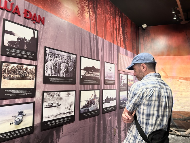 Khai mạc trưng bày "Thời thanh xuân trên tuyến đường 1C huyền thoại" - Ảnh 4.