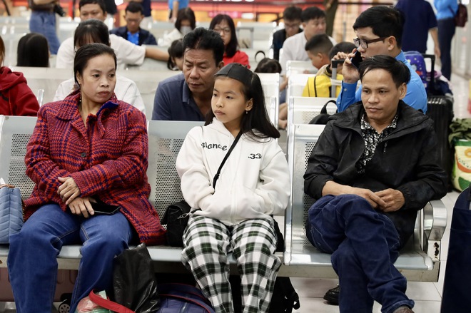 Rộn r&agrave;ng chuyến t&agrave;u nghĩa t&igrave;nh đưa c&ocirc;ng nh&acirc;n - lao động về qu&ecirc; đ&oacute;n Tết - Ảnh 2.