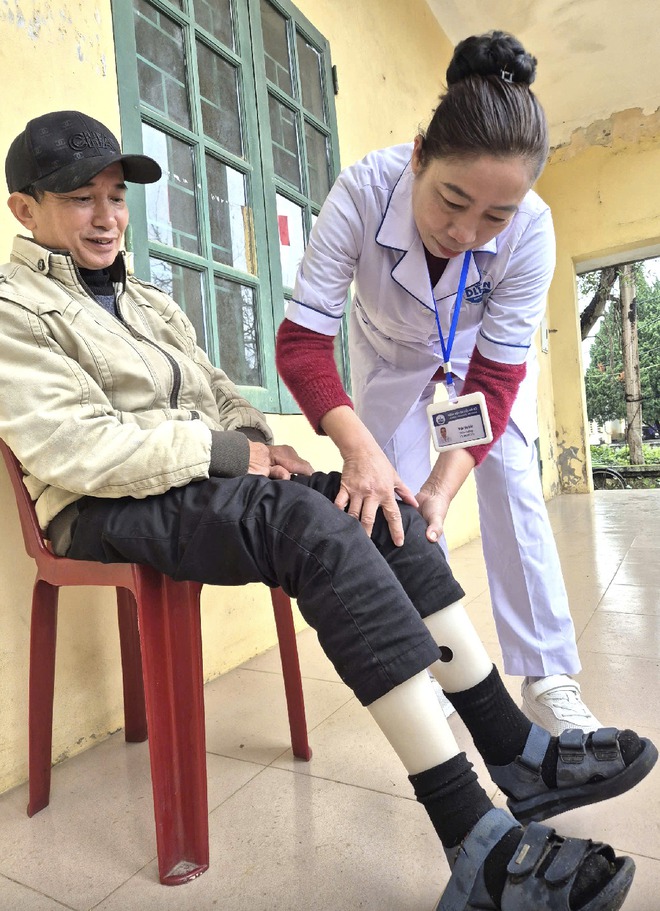 Bộ Y tế kiểm tra đột xuất việc trực cấp cứu, kh&aacute;m, chữa bệnh dịp Tết  - Ảnh 8.