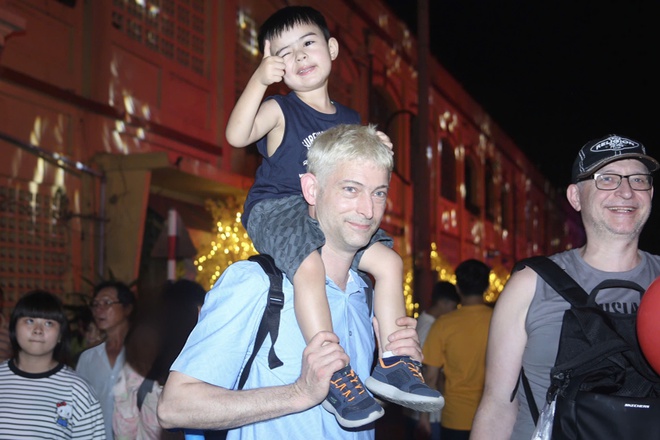 TPHCM: Khai mạc Chợ hoa xu&acirc;n "Tr&ecirc;n bến dưới thuyền" Tết B&iacute;nh Ngọ 2026 - Ảnh 5.