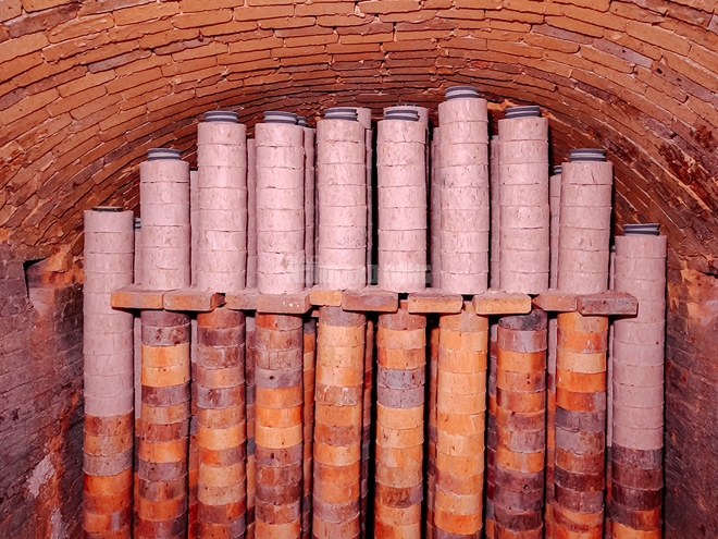 VIDEO: Những người &ldquo;giữ lửa&rdquo; cuối c&ugrave;ng ở l&ograve; ch&eacute;n T&acirc;n Phước Kh&aacute;nh - Ảnh 6.