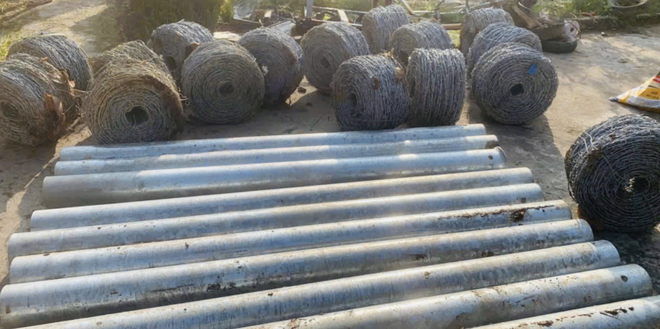 Nh&oacute;m thanh thiếu ni&ecirc;n trộm vật tư cao tốc Cần Thơ - C&agrave; Mau bị bắt giữ - Ảnh 3.