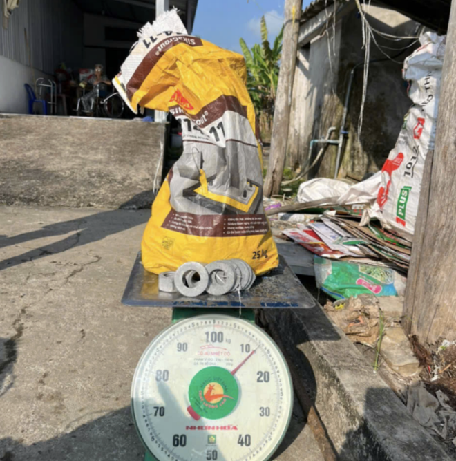 Nh&oacute;m thanh thiếu ni&ecirc;n trộm vật tư cao tốc Cần Thơ - C&agrave; Mau bị bắt giữ - Ảnh 4.