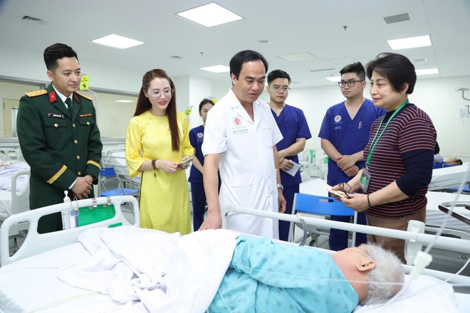 Ch&uacute;c Tết b&aacute;c sĩ Trường Sa qua Telemedicine, cấp cứu xuy&ecirc;n giao thừa - Ảnh 3.