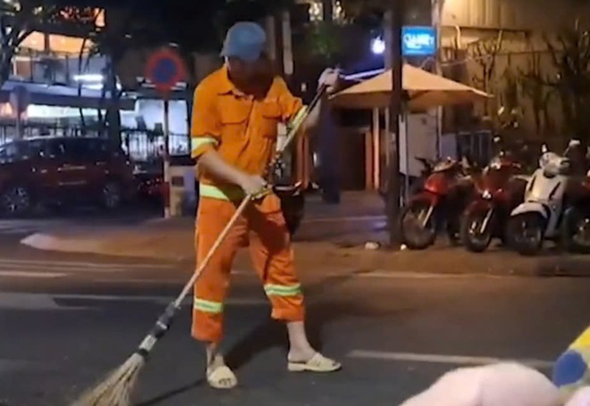 Những người đ&oacute;n Tết trong "thầm lặng" - Ảnh 3.