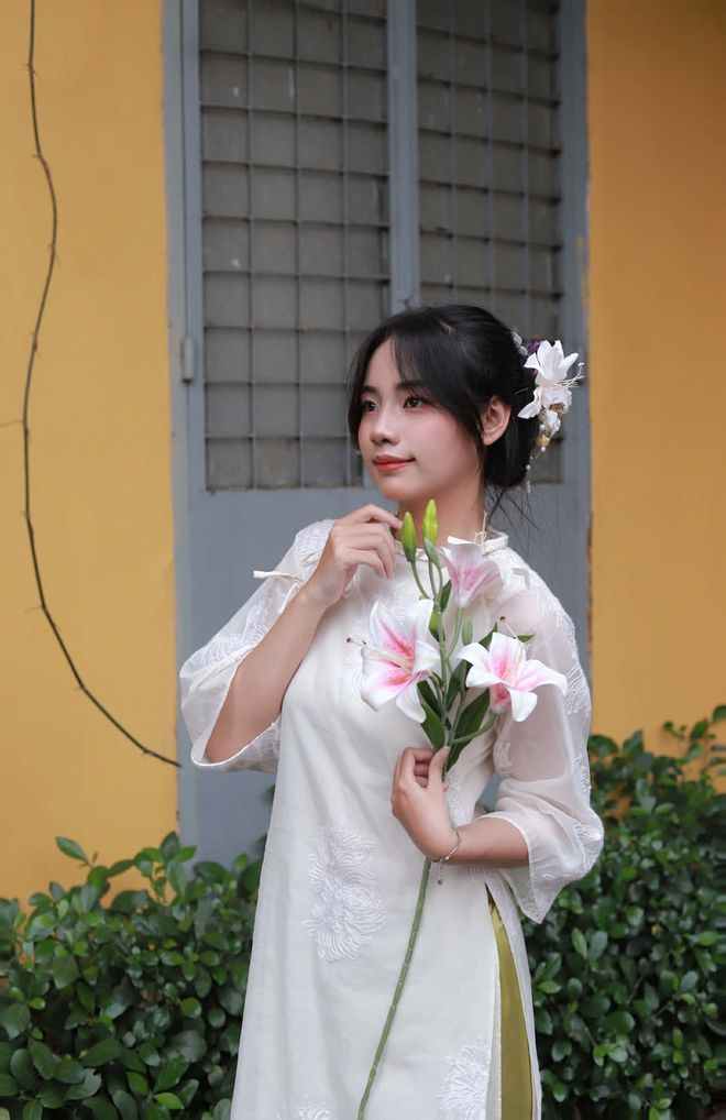 &Aacute;o d&agrave;i ng&agrave;y Tết: N&eacute;t đẹp kh&ocirc;ng đổi giữa l&ograve;ng đ&ocirc; thị hiện đại - Ảnh 11.