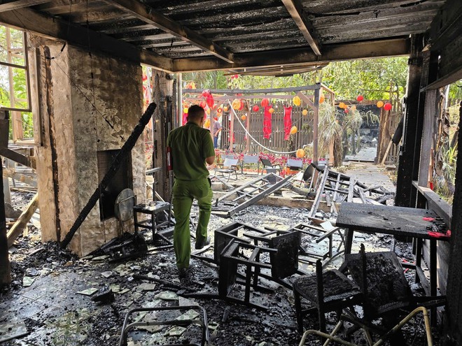H&igrave;nh ảnh sau vụ ch&aacute;y qu&aacute;n c&agrave; ph&ecirc; Noọng Ơi ở TPHCM - Ảnh 3.