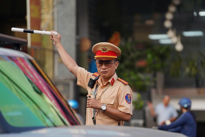 Người d&acirc;n trở lại TPHCM đi học, đi l&agrave;m sau kỳ nghỉ Tết - Ảnh 3.