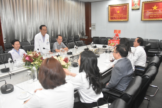 B&aacute;o Người Lao Động thăm ng&agrave;nh y tế TPHCM - Ảnh 3.