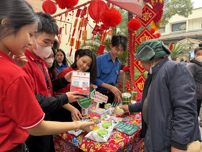 Chăm lo Tết cho bệnh nh&acirc;n kh&oacute; khăn - Ảnh 2.