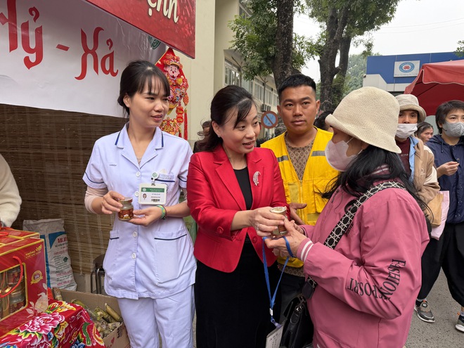 Chăm lo Tết cho bệnh nh&acirc;n kh&oacute; khăn - Ảnh 8.