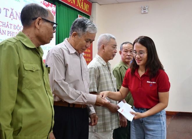 Qu&agrave; Tết nạn nh&acirc;n chất độc da cam tại phường Rạch Dừa mang niềm vui xu&acirc;n 2026 - Ảnh 4.