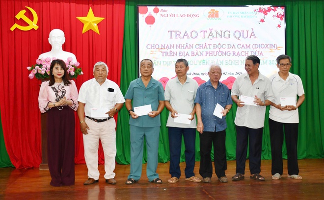 Qu&agrave; Tết nạn nh&acirc;n chất độc da cam tại phường Rạch Dừa mang niềm vui xu&acirc;n 2026 - Ảnh 3.