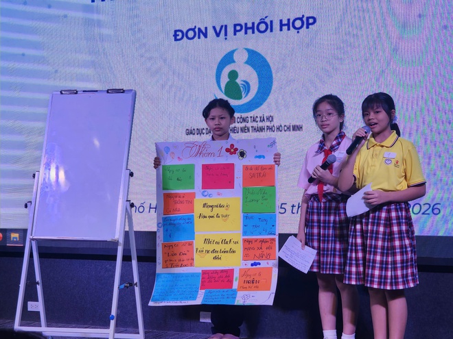 40% trẻ em 8&ndash;12 tuổi &ldquo;d&aacute;n mắt v&agrave;o điện thoại&rdquo; hơn 4 giờ mỗi ng&agrave;y - Ảnh 2.