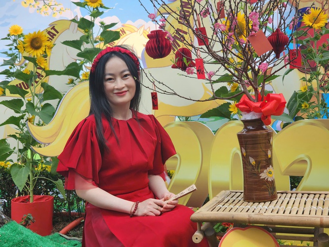 Đi kh&aacute;m bệnh, bất ngờ được đ&oacute;n Tết giữa đường hoa ở Bệnh viện Chợ Rẫy - Ảnh 4.