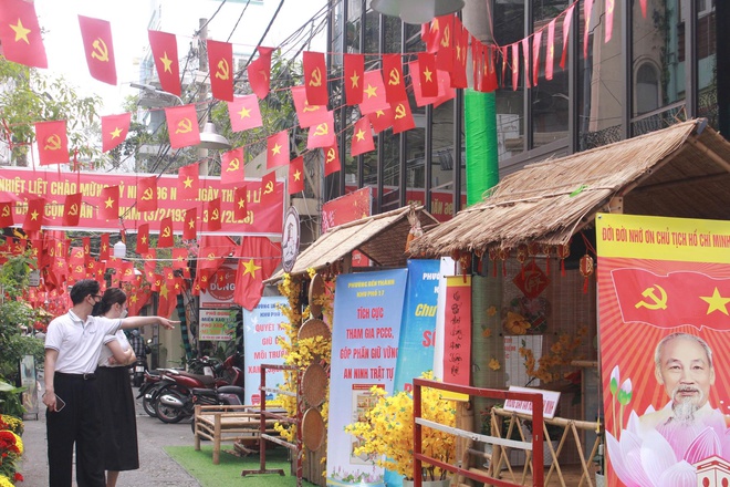 Sắc xu&acirc;n len lỏi v&agrave;o từng con hẻm TP HCM - Ảnh 2.