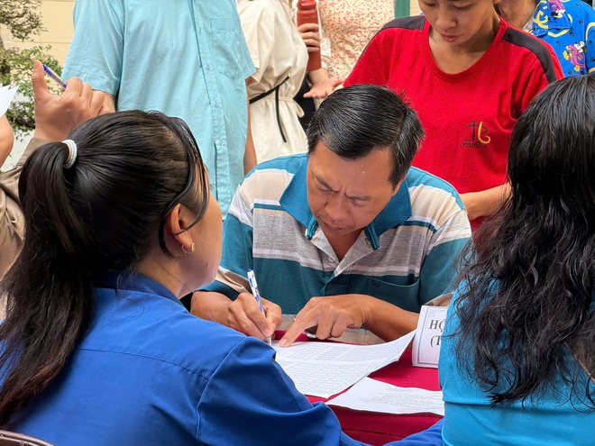 Phường B&igrave;nh T&acirc;y gửi 200 phần qu&agrave; đến người d&acirc;n tại Ng&agrave;y hội &ldquo;Xu&acirc;n đo&agrave;n kết - Tết nghĩa t&igrave;nh&rdquo; - Ảnh 4.