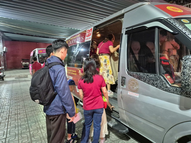 Chuyến xe nghĩa t&igrave;nh đưa người lao động về qu&ecirc; đ&oacute;n Tết - Ảnh 2.