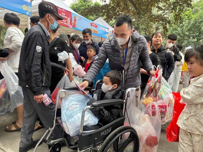 M&ugrave;a xu&acirc;n trong bệnh viện - Ảnh 3.