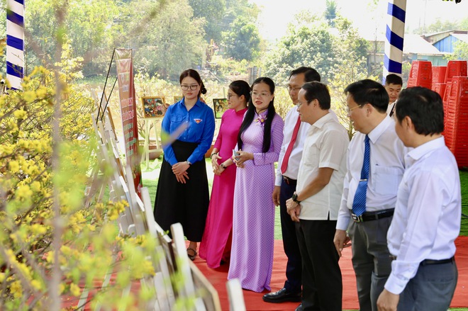 Khai mạc Đường hoa Mai v&agrave;ng B&igrave;nh Lợi: T&ocirc;n vinh l&agrave;ng nghề giữa l&ograve;ng đ&ocirc; thị - Ảnh 6.