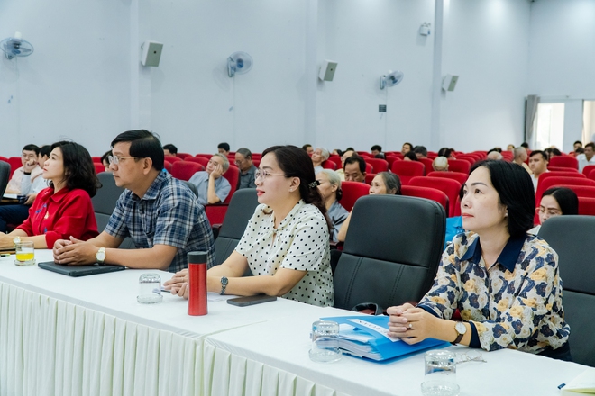 VIDEO: Nhảy d&acirc;n vũ, thi trang tr&iacute; điểm bỏ phiếu ch&agrave;o mừng ng&agrave;y bầu cử - Ảnh 10.