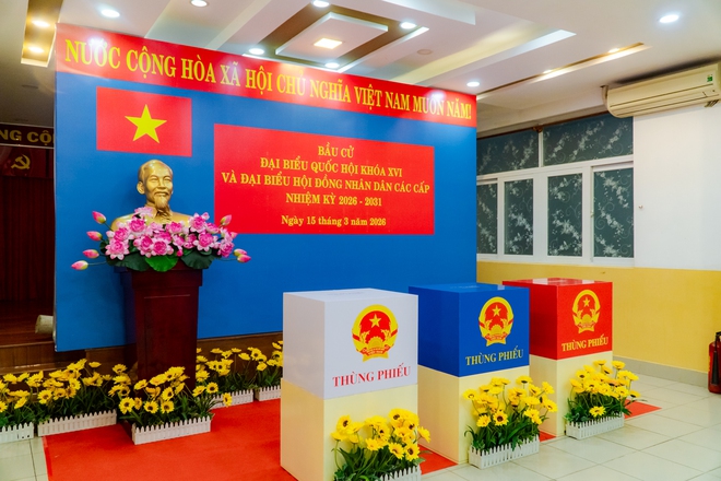 VIDEO: Nhảy d&acirc;n vũ, thi trang tr&iacute; điểm bỏ phiếu ch&agrave;o mừng ng&agrave;y bầu cử - Ảnh 1.