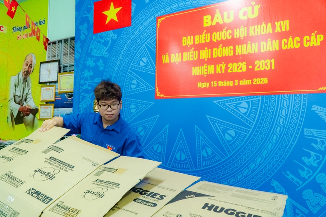 VIDEO: Nhảy d&acirc;n vũ, thi trang tr&iacute; điểm bỏ phiếu ch&agrave;o mừng ng&agrave;y bầu cử - Ảnh 21.