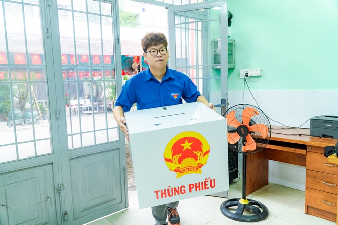  Nhảy dân vũ, thi trang trí điểm bỏ phiếu chào mừng ngày bầu cử - Ảnh 23.