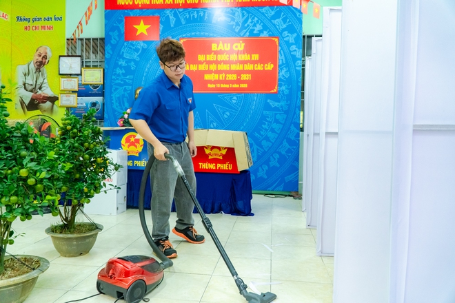 VIDEO: Nhảy d&acirc;n vũ, thi trang tr&iacute; điểm bỏ phiếu ch&agrave;o mừng ng&agrave;y bầu cử - Ảnh 22.