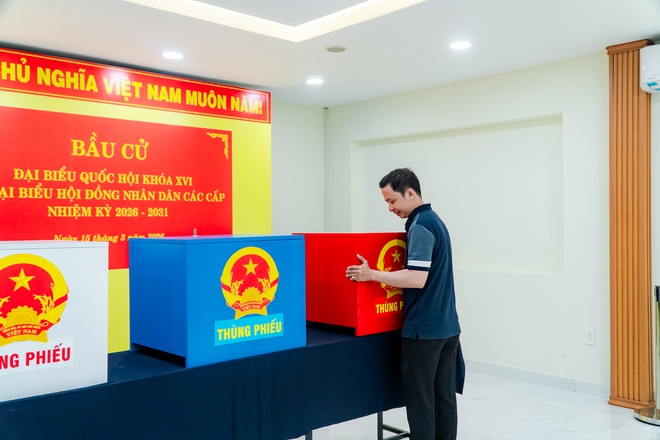 VIDEO: Nhảy d&acirc;n vũ, thi trang tr&iacute; điểm bỏ phiếu ch&agrave;o mừng ng&agrave;y bầu cử - Ảnh 18.