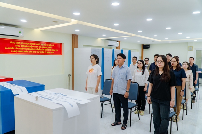 VIDEO: Nhảy d&acirc;n vũ, thi trang tr&iacute; điểm bỏ phiếu ch&agrave;o mừng ng&agrave;y bầu cử - Ảnh 14.