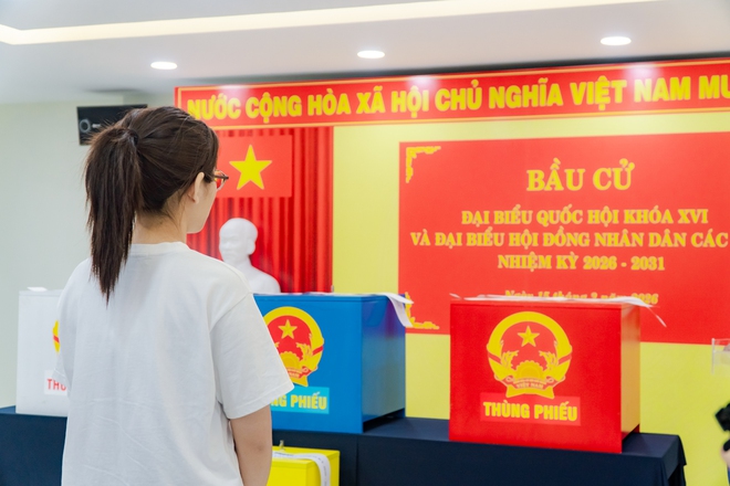 VIDEO: Nhảy d&acirc;n vũ, thi trang tr&iacute; điểm bỏ phiếu ch&agrave;o mừng ng&agrave;y bầu cử - Ảnh 15.